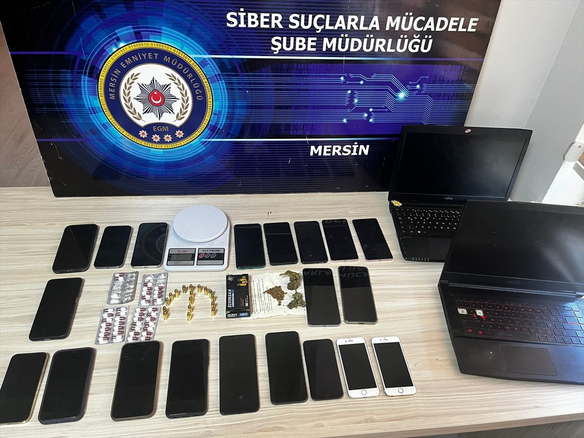 Mersin'de kendilerini PTT görevlisi olarak tanıttıkları kişileri dolandırdıkları gerekçesiyle...