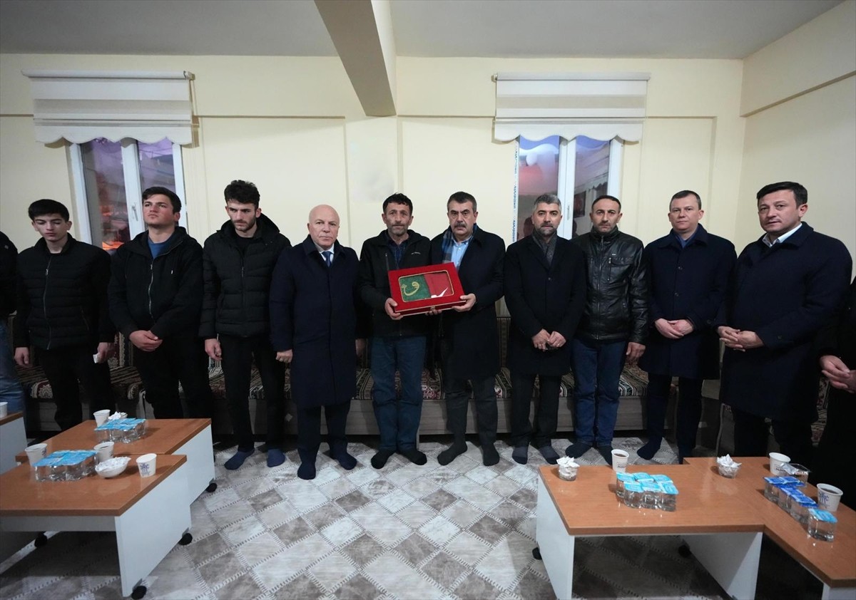 Milli Eğitim Bakanı Yusuf Tekin, Isparta'da meydana gelen helikopter kazasında şehit olan Astsubay...