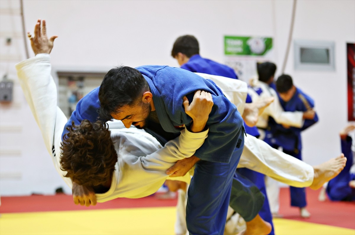 Milli judocu Mihraç Akkuş, Los Angeles 2028 Yaz Olimpiyat Oyunları'na gidecek ekipte yer alıp...