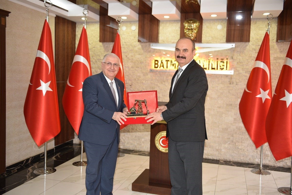 Milli Savunma Bakanı Yaşar Güler, Batman Valiliğine ziyarette bulundu.