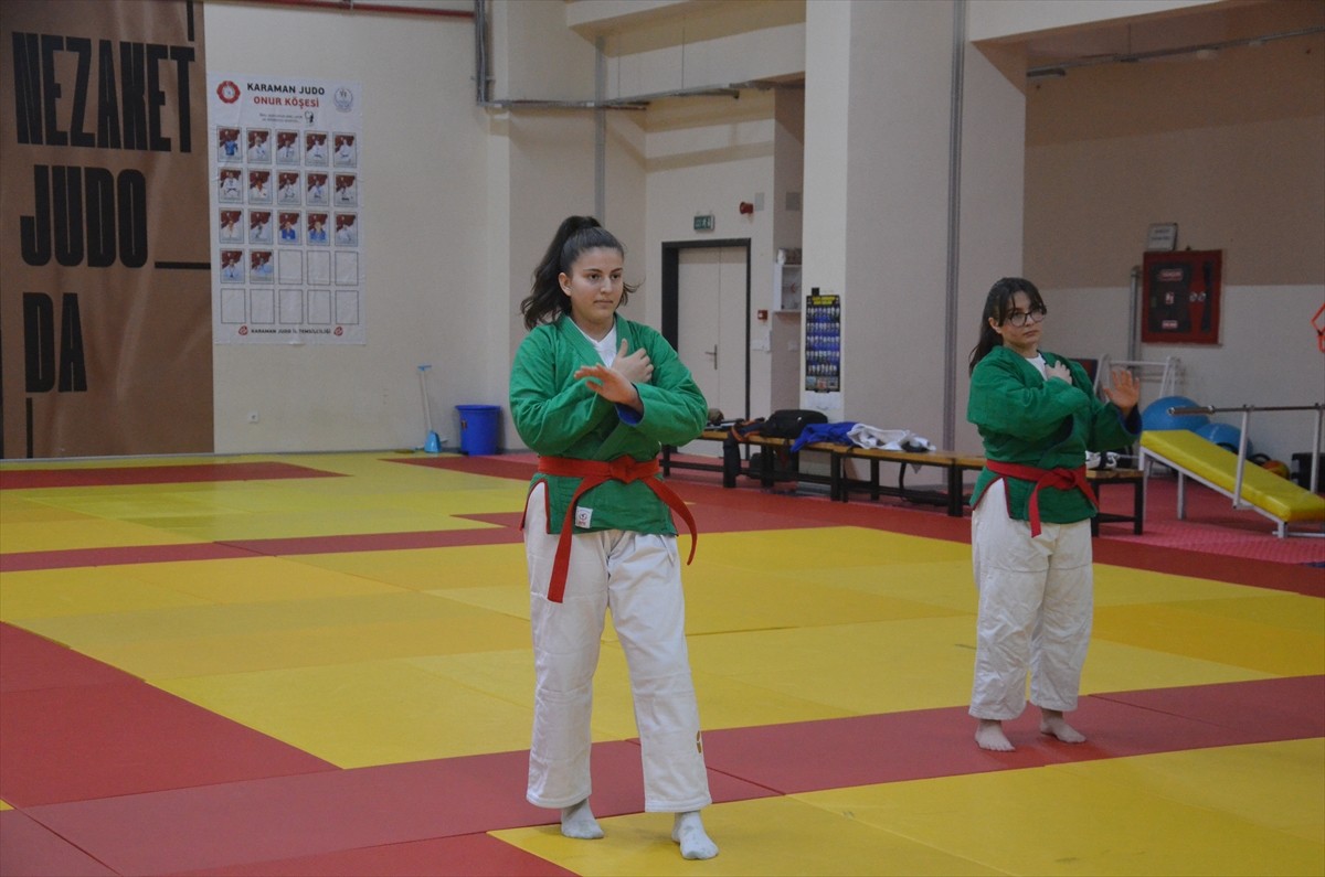 Moğolistan'da düzenlenen Ümitler ve Gençler Kuraş Dünya Şampiyonası'nda üçüncü olan 16 yaşındaki...