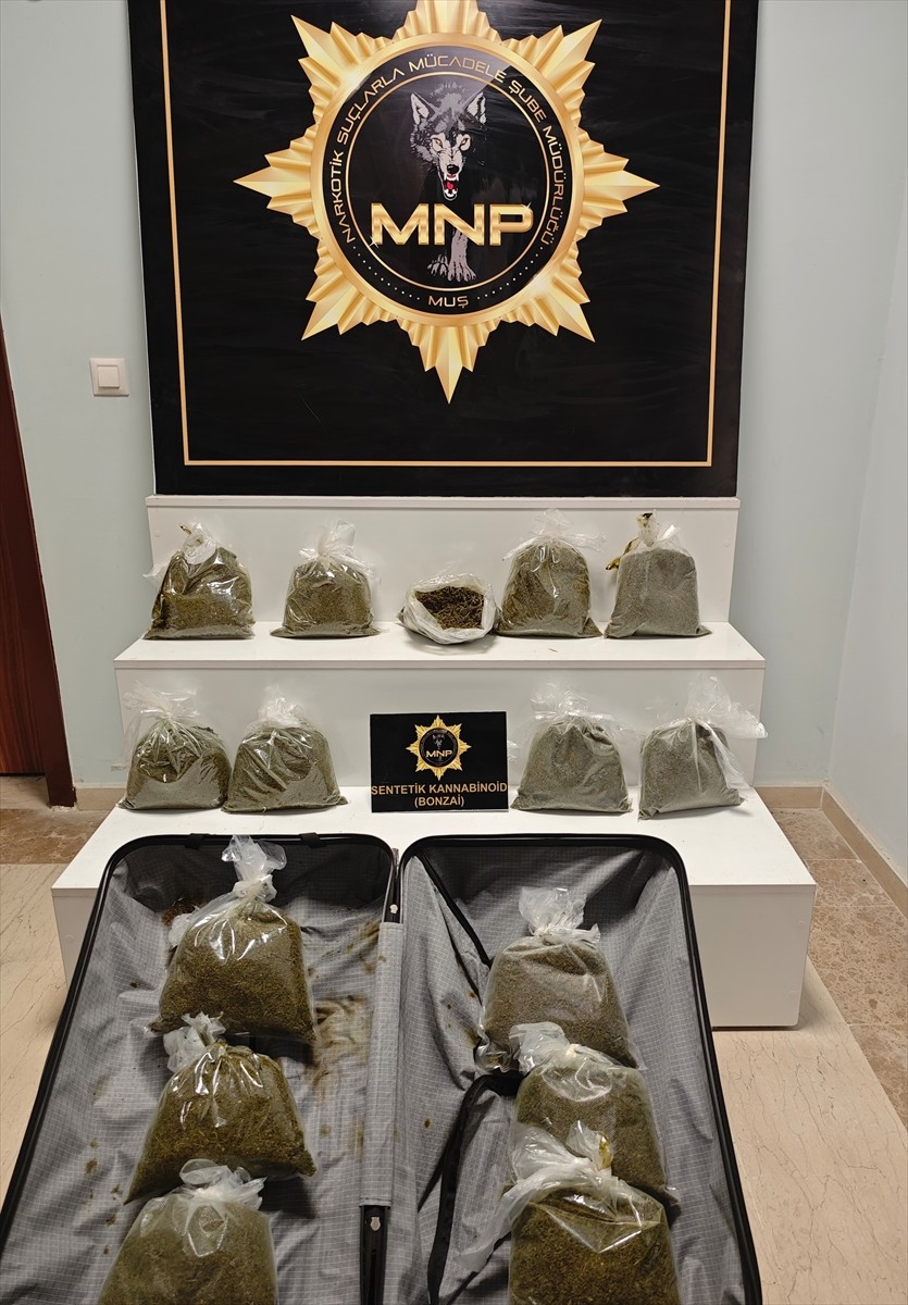 Muş'ta şehirler arası yolcu taşınan otobüste 16 kilo 400 gram sentetik uyuşturucu ele geçirildi...