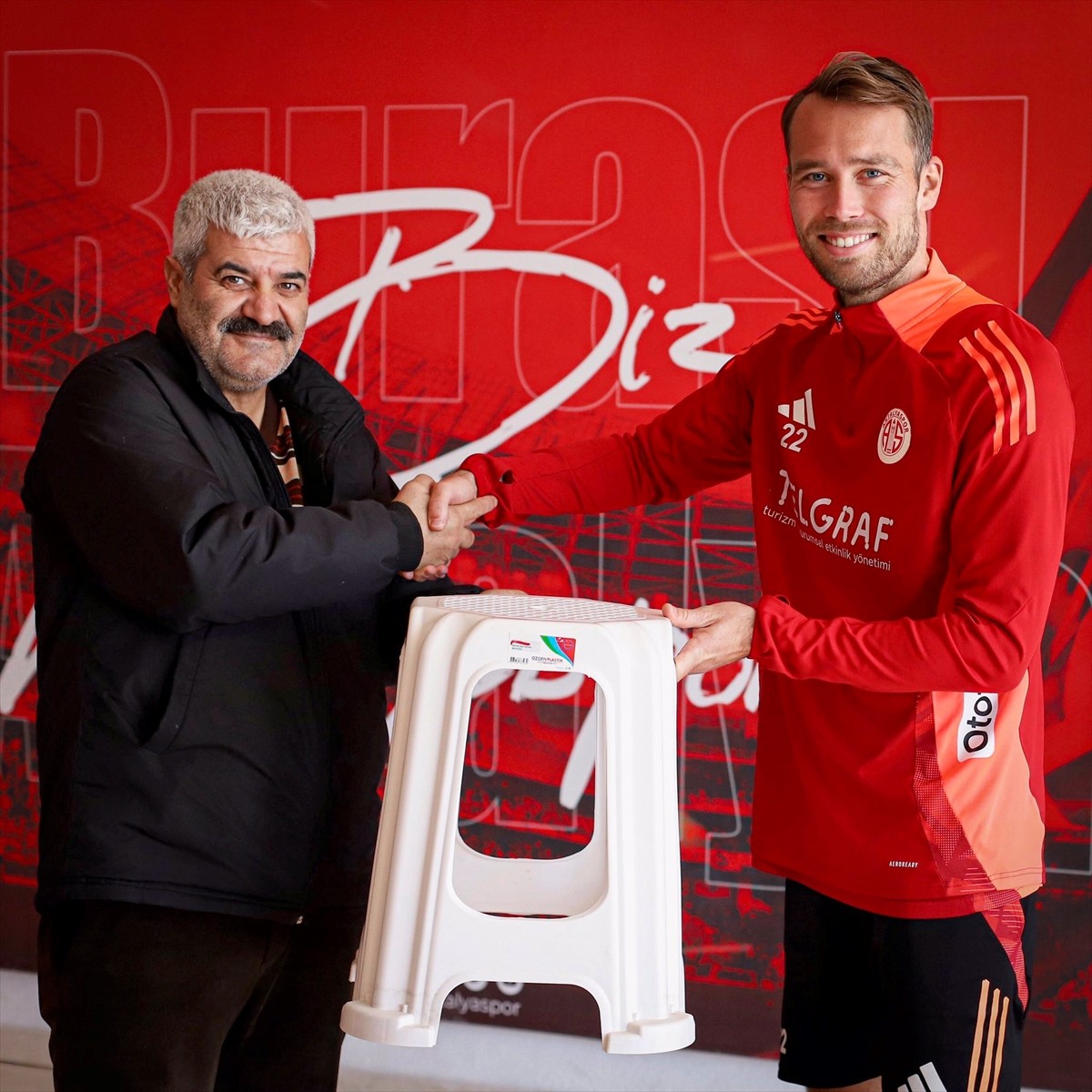 Onvo Antalyasporlu Sander Van de Streek, Trendyol Süper Lig'in 16. haftasında Bellona Kayserispor...