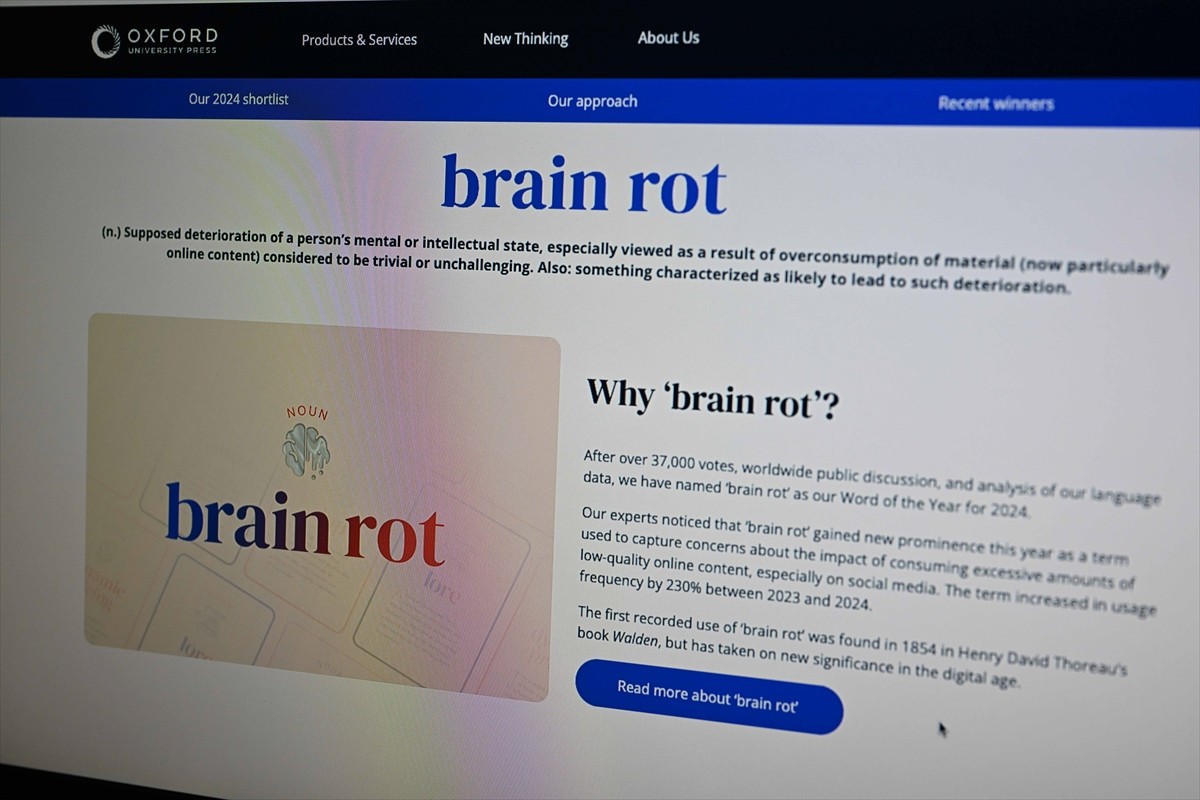 Oxford Sözlüğü, sosyal medyanın gereksiz ve eğlencelik kullanımını ifade eden "beyin çürümesi"ni...