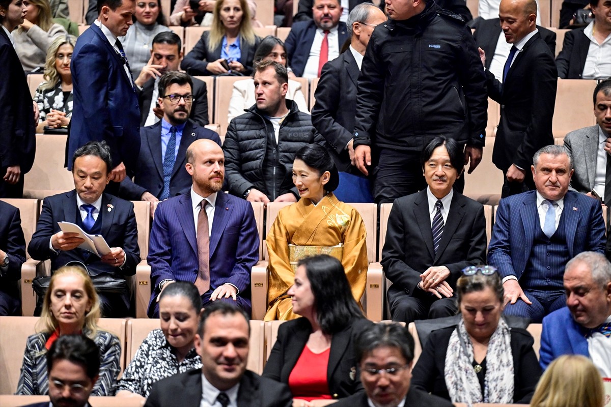 Resmi temaslar için Türkiye'de bulunan Japonya Veliaht Prens (sağ 2) ve Prensesi Akishino...
