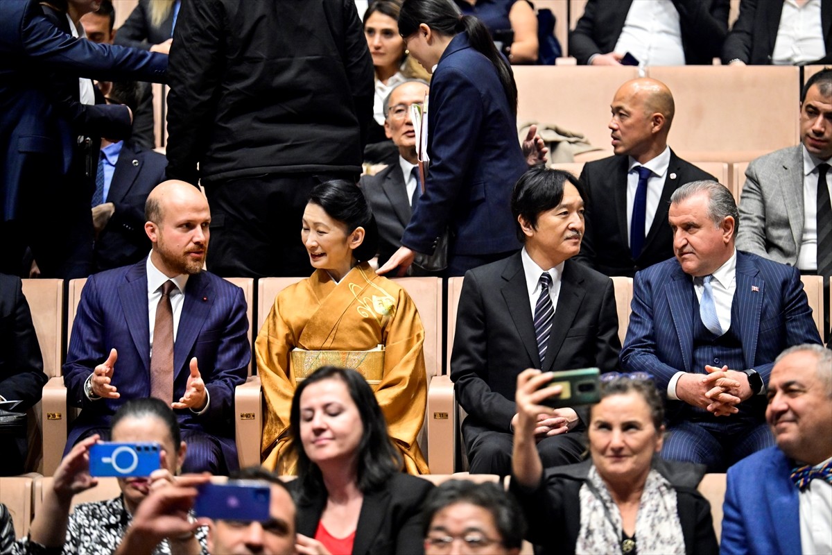 Resmi temaslar için Türkiye'de bulunan Japonya Veliaht Prens (sağ 2) ve Prensesi Akishino...