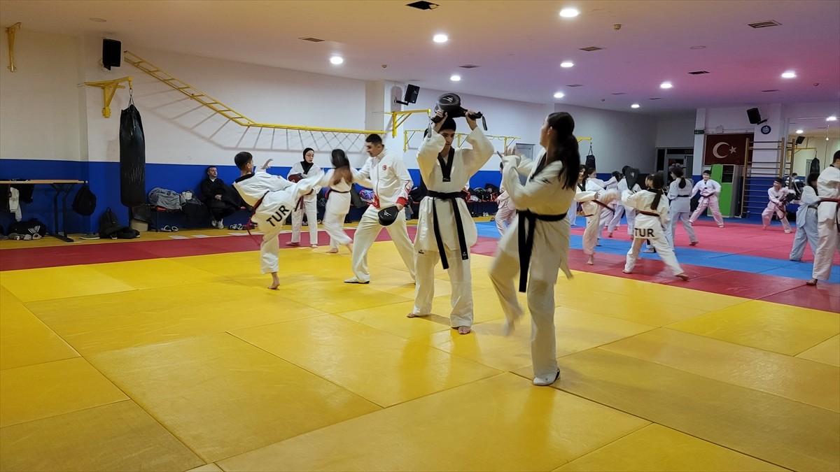 Samsun'da yaşayan ve bugüne kadar ulusal ve uluslararası turnuvalarda 10 madalya kazanan 20...