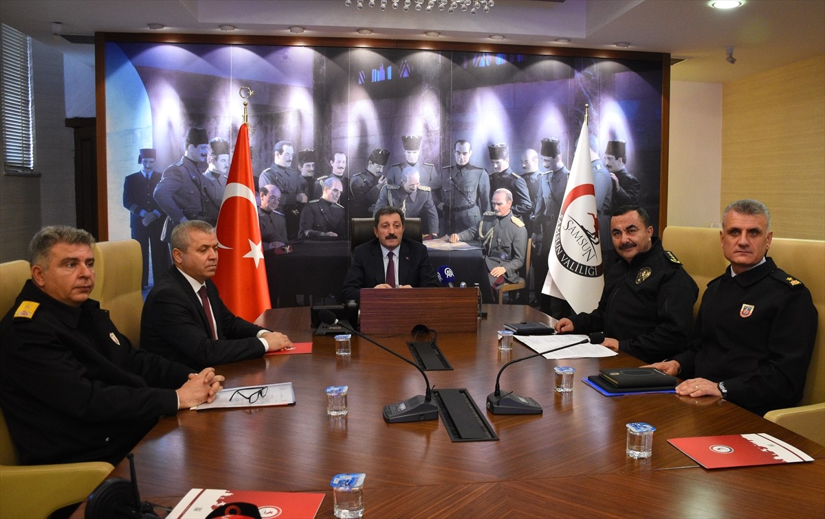 Samsun Valisi Orhan Tavlı, kentte yılbaşında 6 bin 277 güvenlik personelinin görev alacağını...