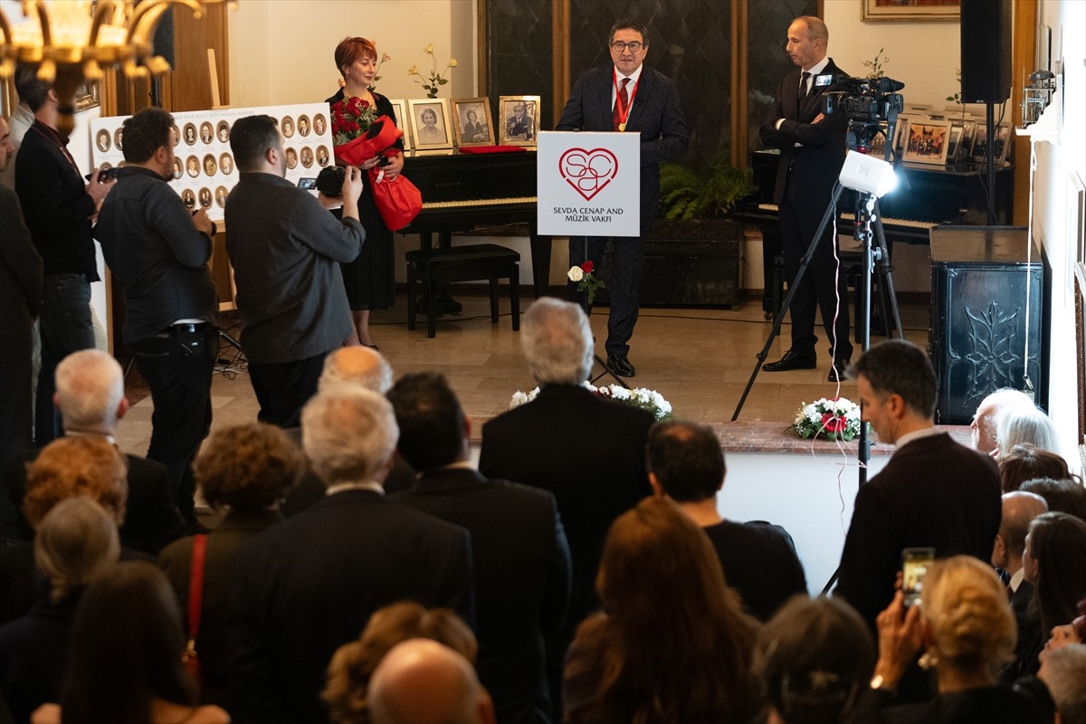 Sevda-Cenap And Müzik Vakfının "Onur Ödülü Altın Madalyası" bu yıl, Ankara'da Cenap And Evi'nde...