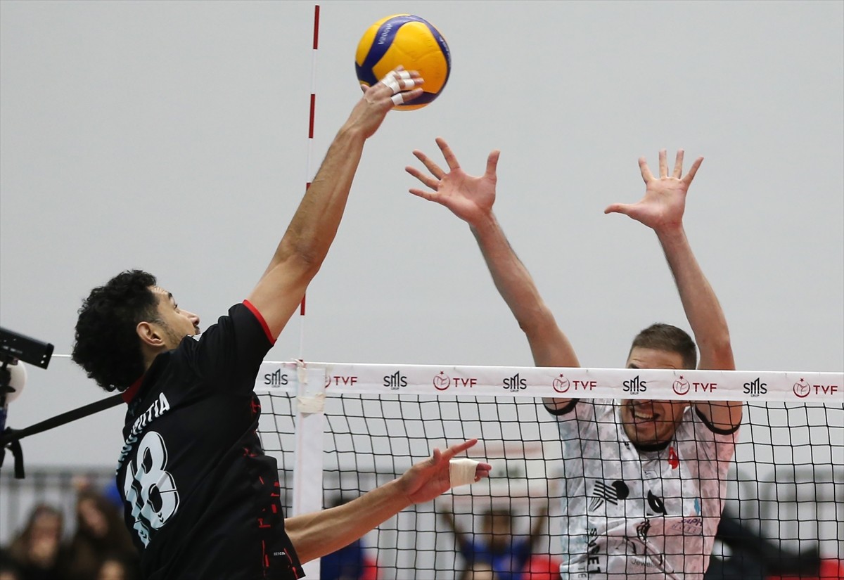 SMS Grup Efeler Ligi'nin 13. haftasında On Hotels Alanya Belediyespor ve Spor Toto takımları...