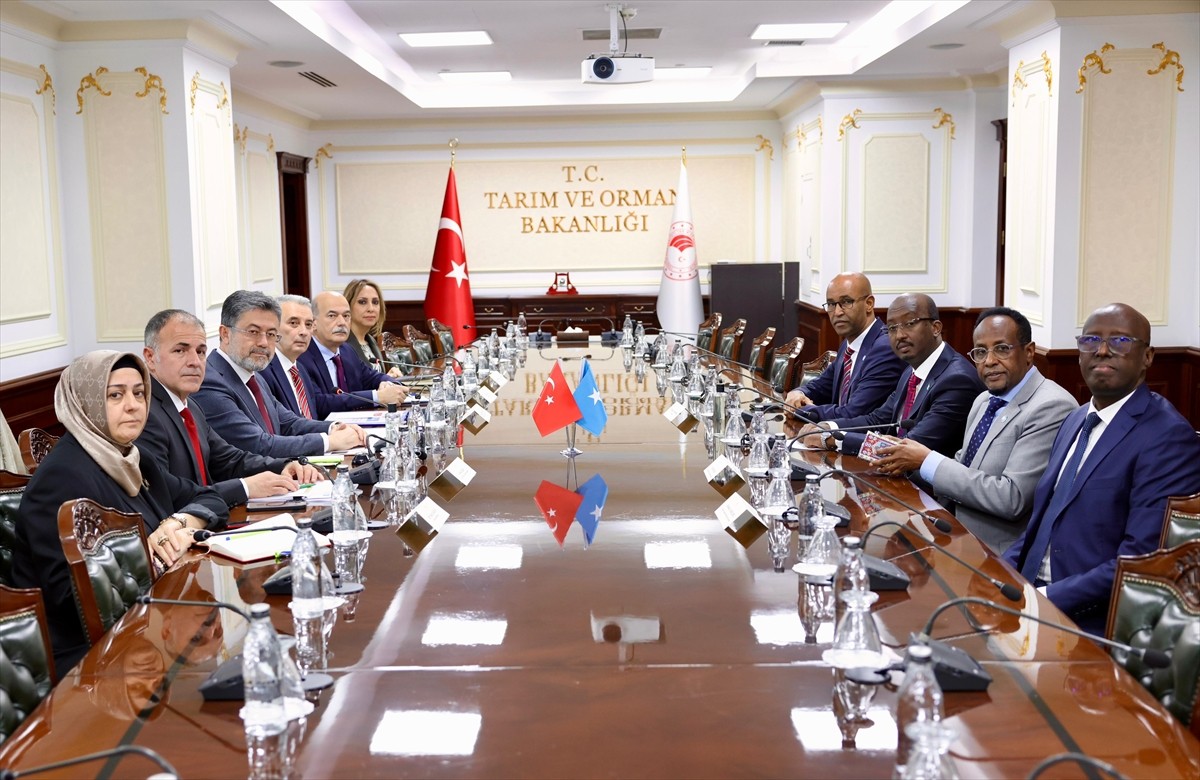 Tarım ve Orman Bakanı İbrahim Yumaklı, Somali Balıkçılık ve Mavi Ekonomi Bakanı Ahmed Hassan Aden...