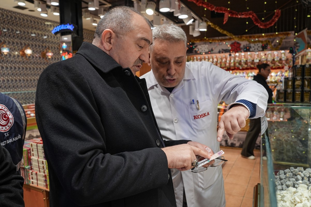 Ticaret Bakanlığı ekipleri, asgari ücretin açıklanması sonrası ve yılbaşı öncesi denetimlerine...