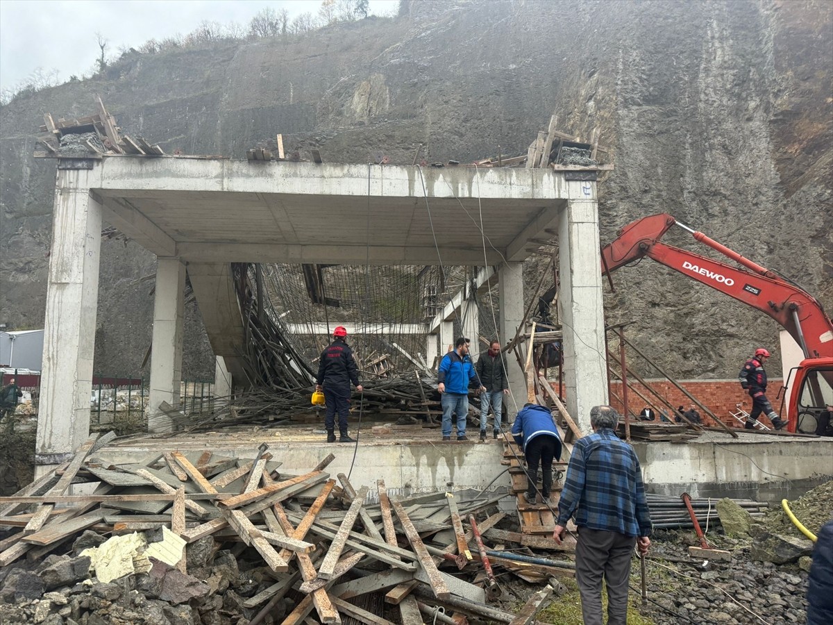 Trabzon'da bir inşaatta göçük meydana geldi. Ortahisar ilçesinin Deliklitaş mevkisindeki inşaatta...