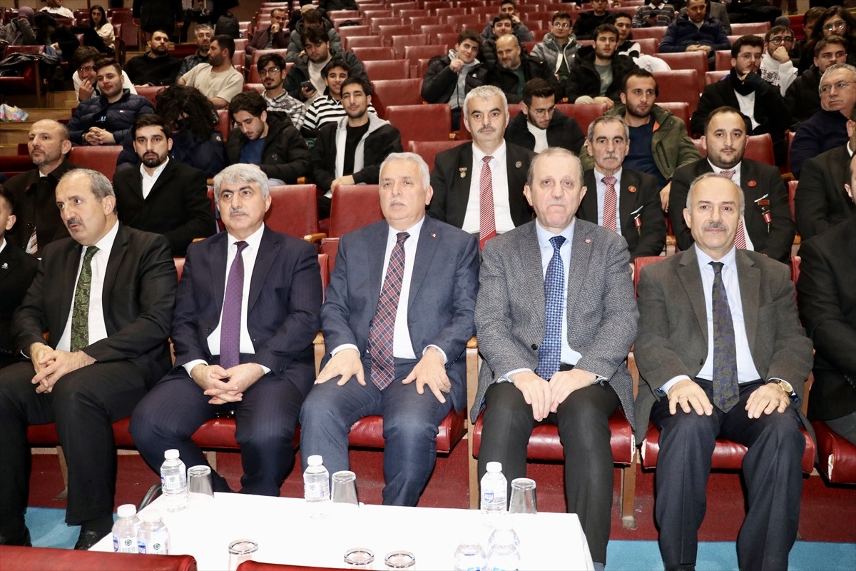 Trabzon'da, "Medeniyet Söyleşileri" adlı program organize edildi. Karadeniz Teknik Üniversitesi...