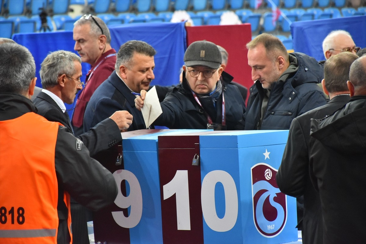 Trabzonspor Kulübünde olağan genel kurul toplantısının ikinci günü, oy verme işlemiyle başladı....