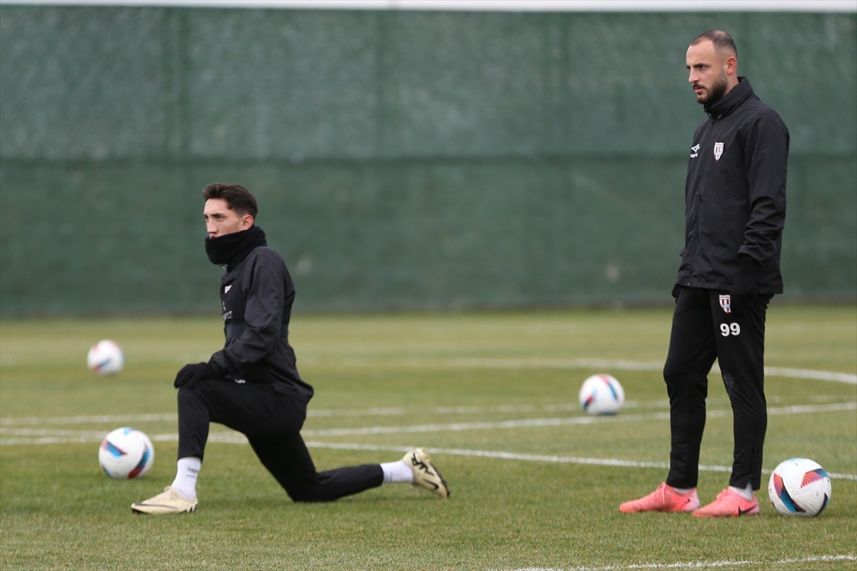 Trendyol 1. Lig'de 11 haftadır yenilmeyen Teksüt Bandırmaspor, 32 puanla liderlik koltuğuna...