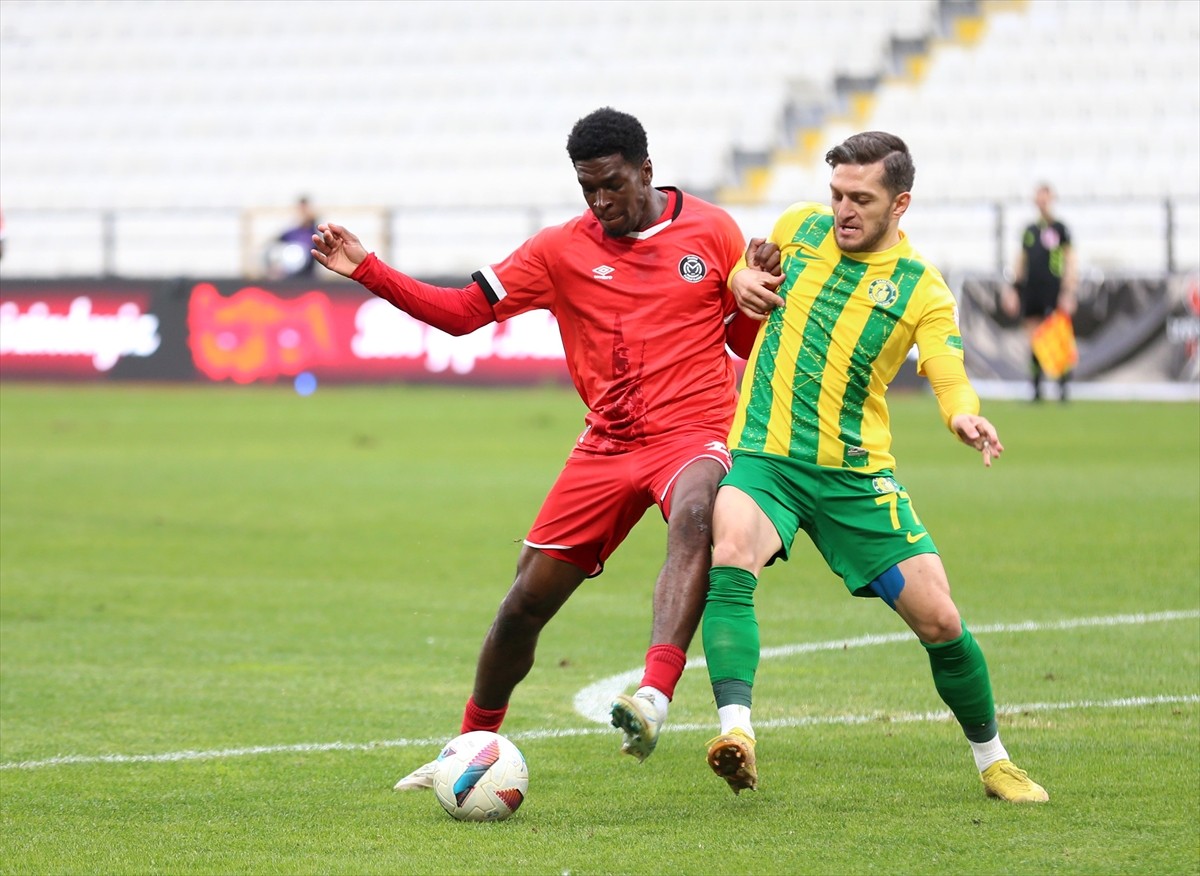 Trendyol 1. Lig’in 17. haftasında Manisa FK ile Şanlıurfaspor, Manisa 19 Mayıs Stadı’nda...