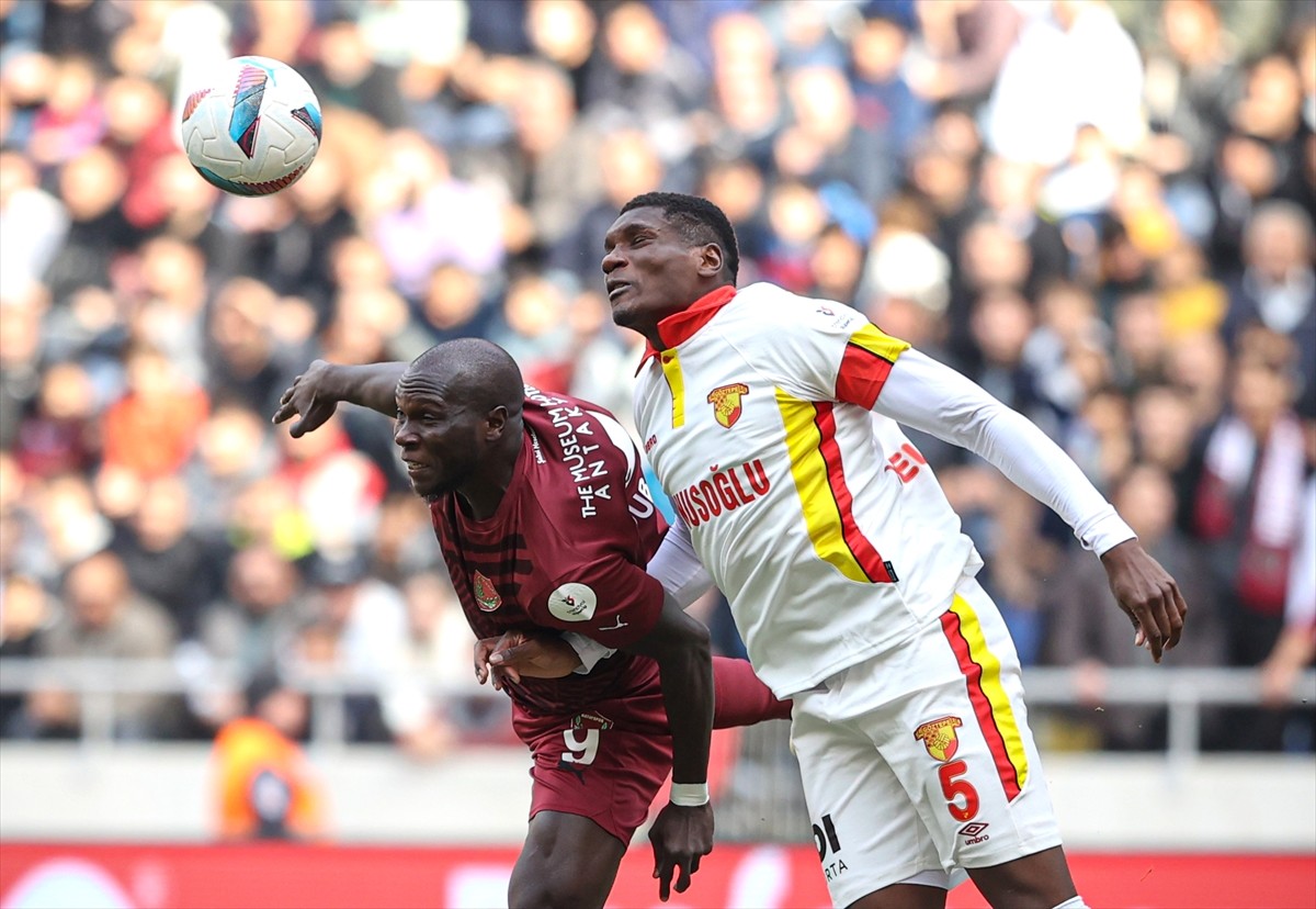 Trendyol Süper Lig'in 16. haftasında Atakaş Hatayspor ile Göztepe, Mersin Stadyumu'nda karşılaştı....