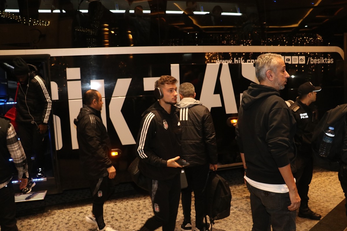 Trendyol Süper Lig'in 16. haftasında yarın Adana Demirspor ile karşılaşacak Beşiktaş, Adana'ya...