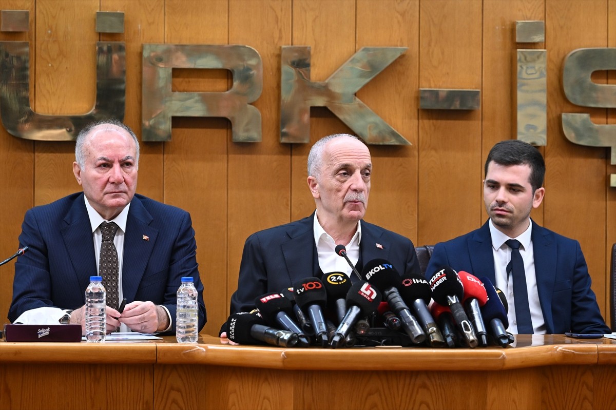 TÜRK-İŞ Genel Başkanı Ergün Atalay, Asgari Ücret Tespit Komisyonunun işçi heyetinde yer alan...