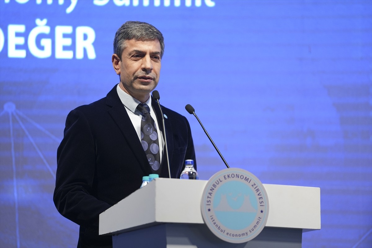 Türkiye'den ve dünyadan iş dünyasının liderlerini, akademisyenleri, bürokratları ve sektör...