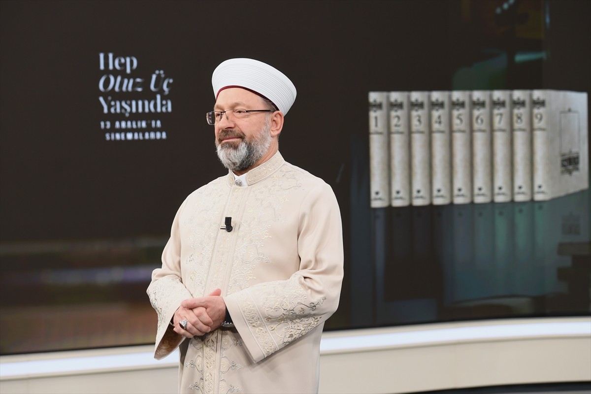 Türkiye Diyanet Vakfı (TDV) İslam Ansiklopedisi'nin 33 yıllık serüveninin anlatıldığı "Hep Otuz Üç...