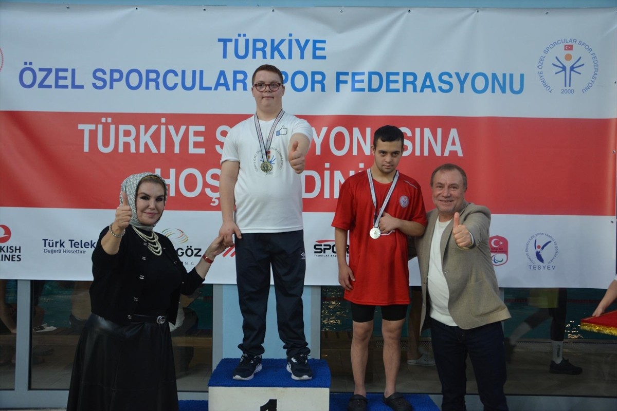 Türkiye Özel Sporcular Yüzme Şampiyonası, Antalya'da düzenlendi. Düzenlenen organizasyona, 81...