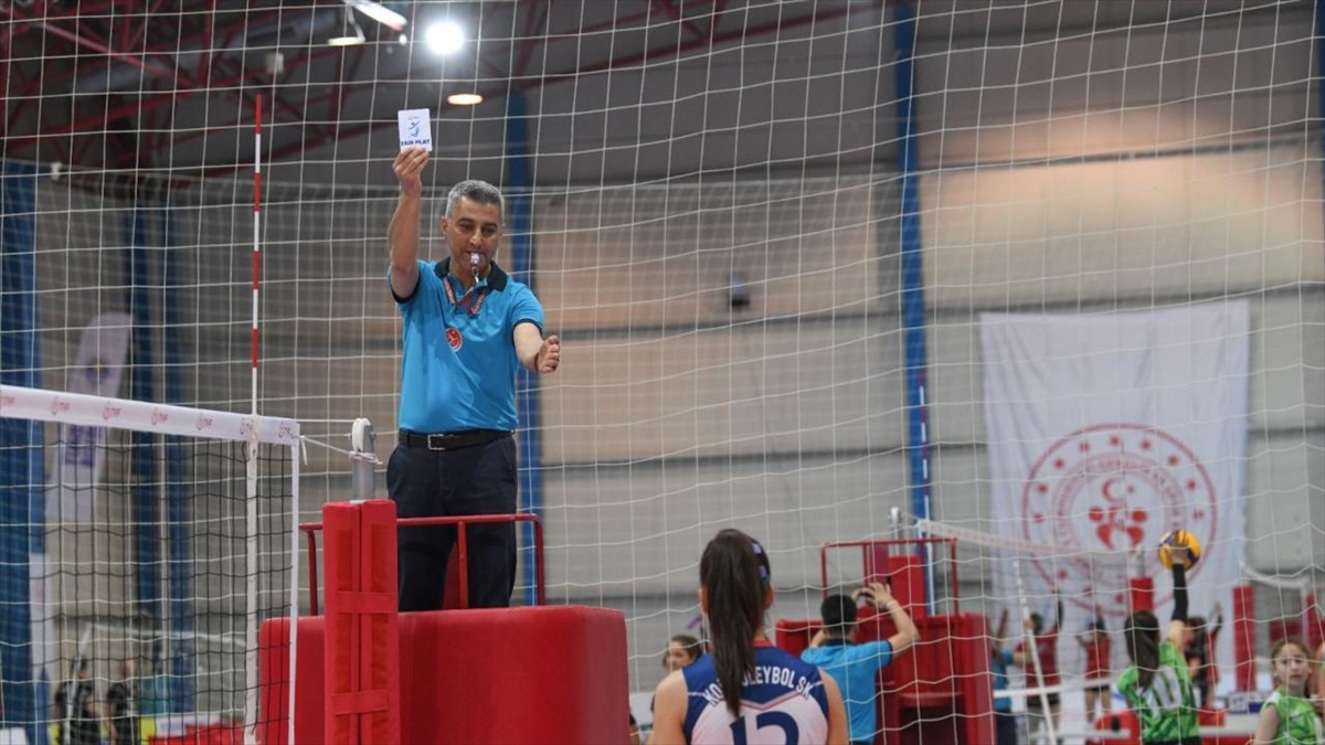 Türkiye Voleybol Federasyonu'nun (TVF) "Beyaz kart uygulaması", dünya fair play ödülüne layık...