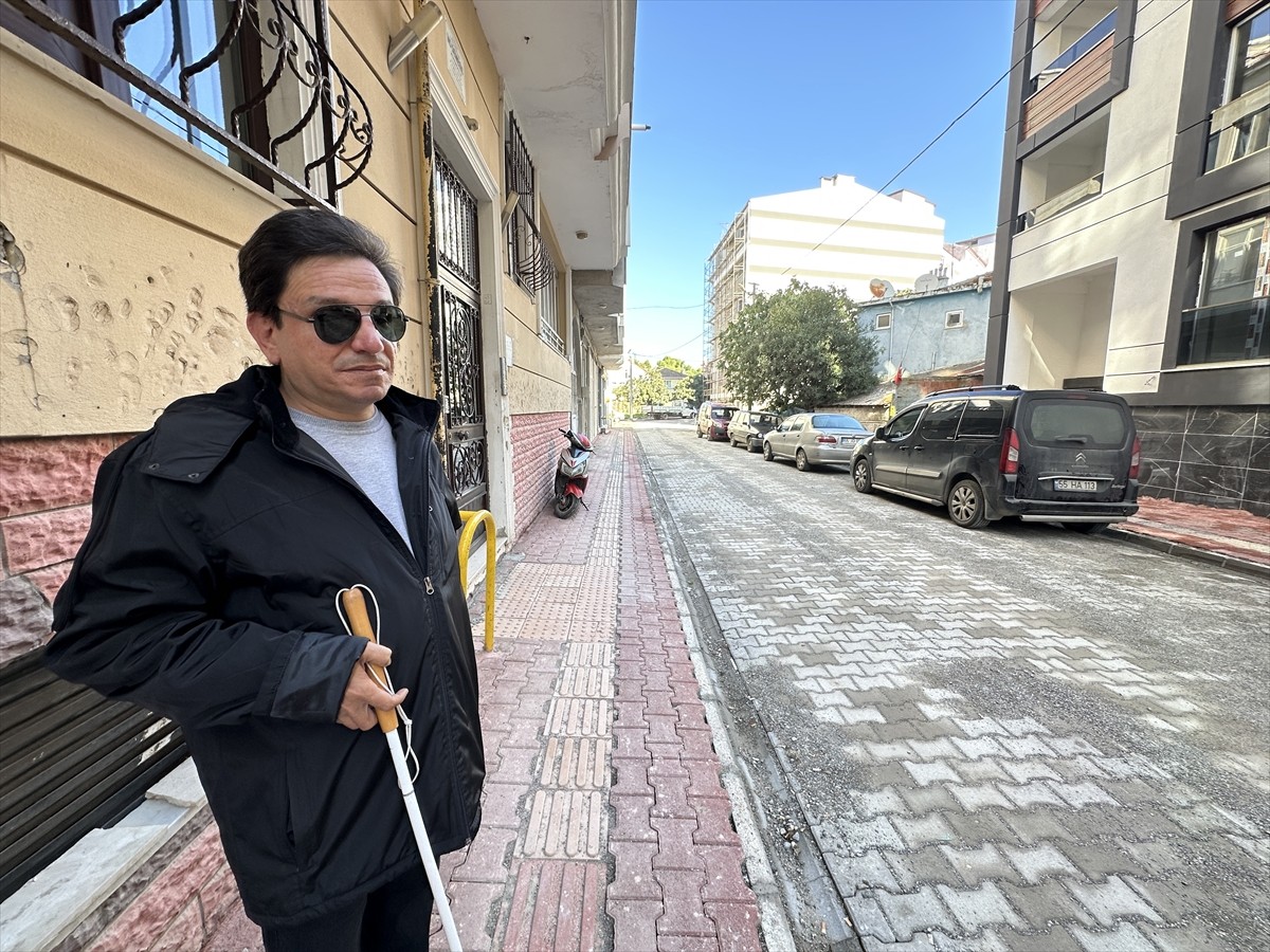 Ulaştırma ve Altyapı Bakanı Abdulkadir Uraloğlu, Samsun'un Bafra ilçesinde yaşayan görme engelli...