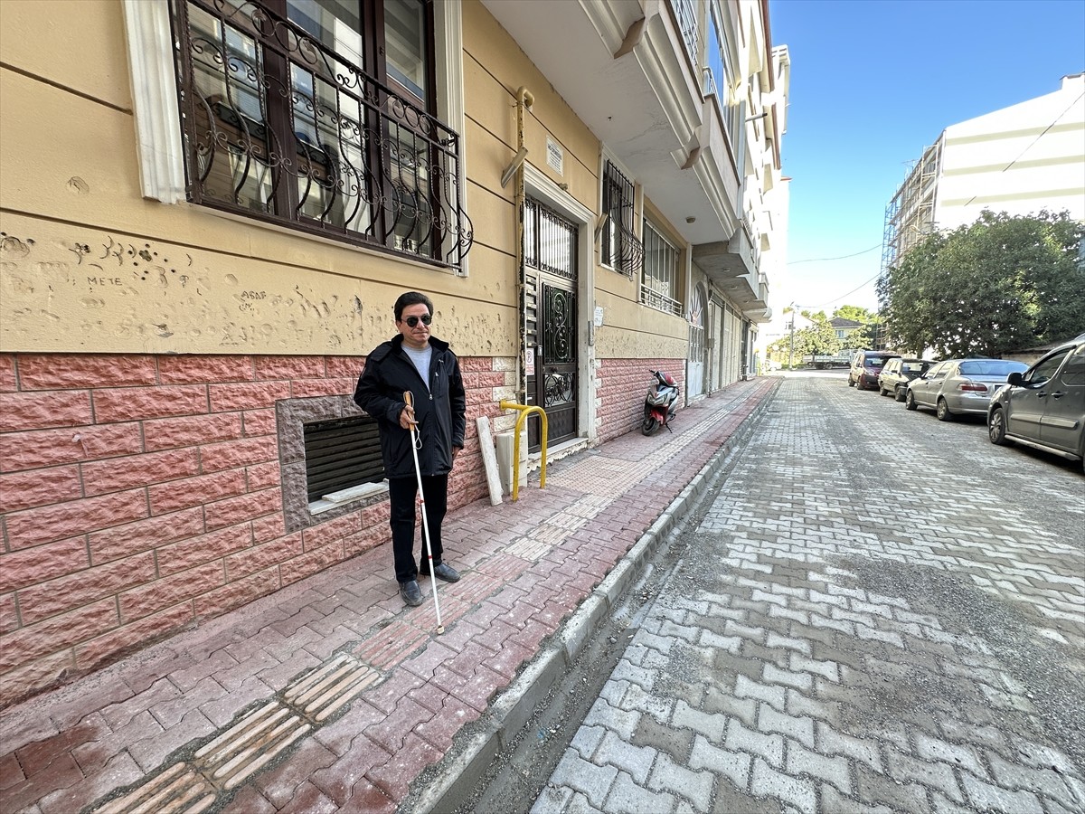 Ulaştırma ve Altyapı Bakanı Abdulkadir Uraloğlu, Samsun'un Bafra ilçesinde yaşayan görme engelli...