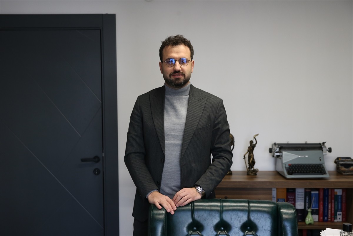 Van'da, İpekyolu Belediyesi tarafından iş sözleşmesinin yenilenmeyeceği tebliğ edilen personelin...