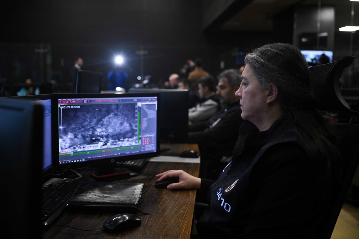 Yılbaşı denetimleri Ankara Emniyet Müdürlüğü Kent Güvenlik Yönetim Sistemi (KGYS) Merkezi'nden...