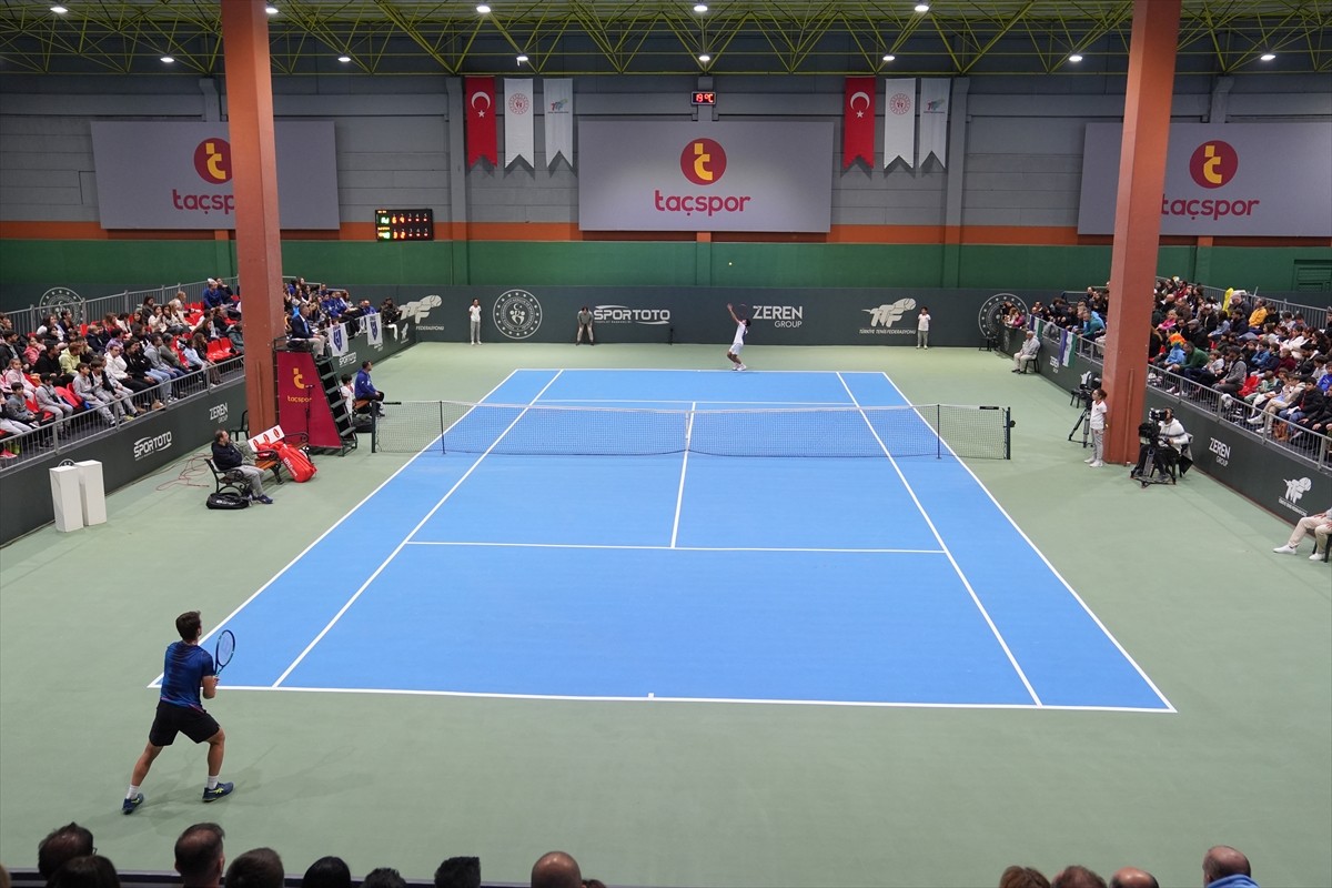 Zeren Group Türkiye Tenis Ligi'nin erkekler kategorisi finalinde ENKA Spor'u 2-0 yenen TED Spor...