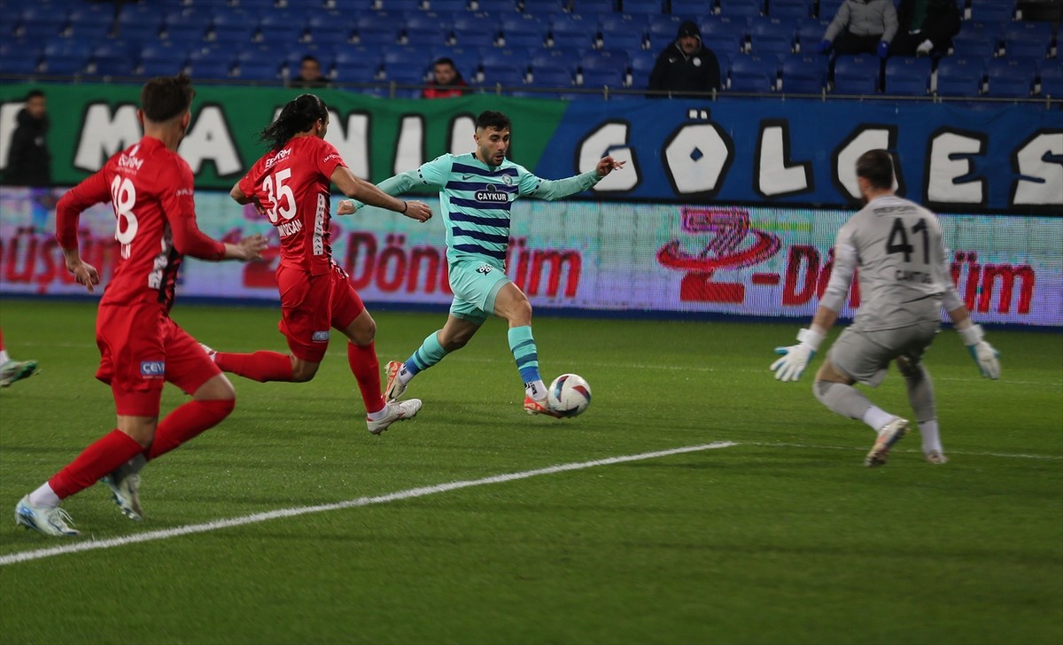 Ziraat Türkiye Kupası 5. eleme turunda Çaykur Rizespor ile Artı Değer Vanspor FK ile Çaykur Didi...