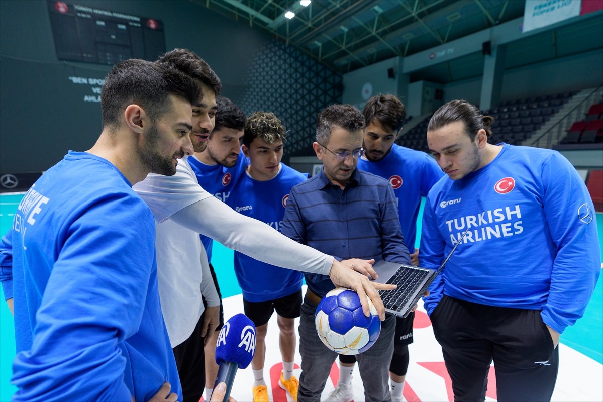 A Milli Erkek Hentbol Takım oyuncuları, Anadolu Ajansının (AA) gözünden 2024'e damga vuran...