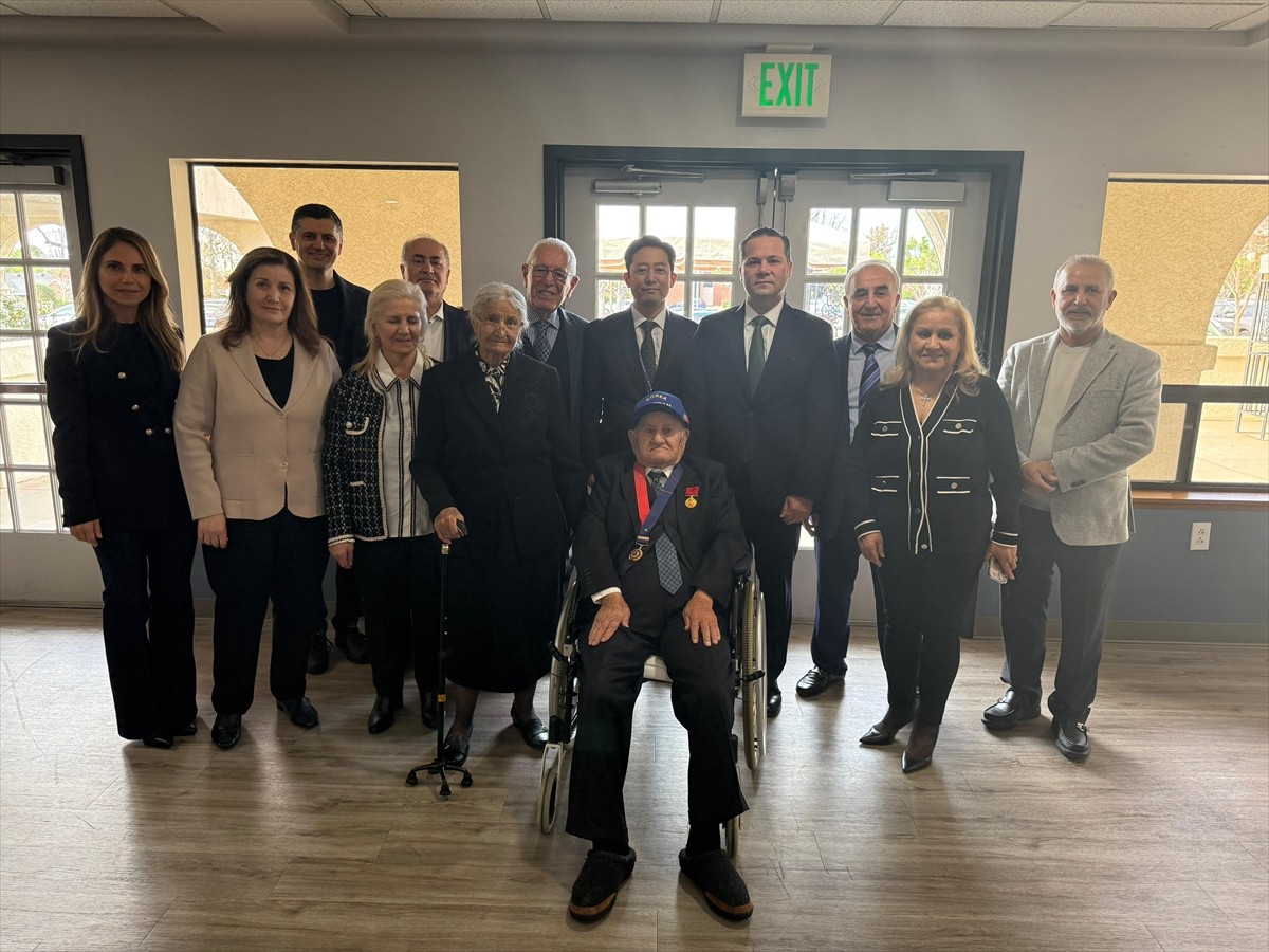 ABD'nin California eyaletinde yaşayan Mardin doğumlu 96 yaşındaki Kore gazisi Gevriyi Bekdaş'a...