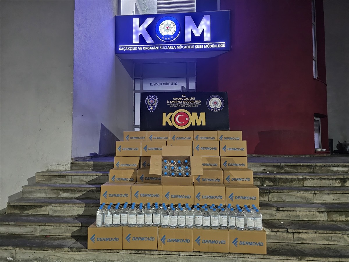  Adana'da kaçak 720 litre etil alkol ele geçirilen kamyonetin sürücüsü gözaltına alındı. 