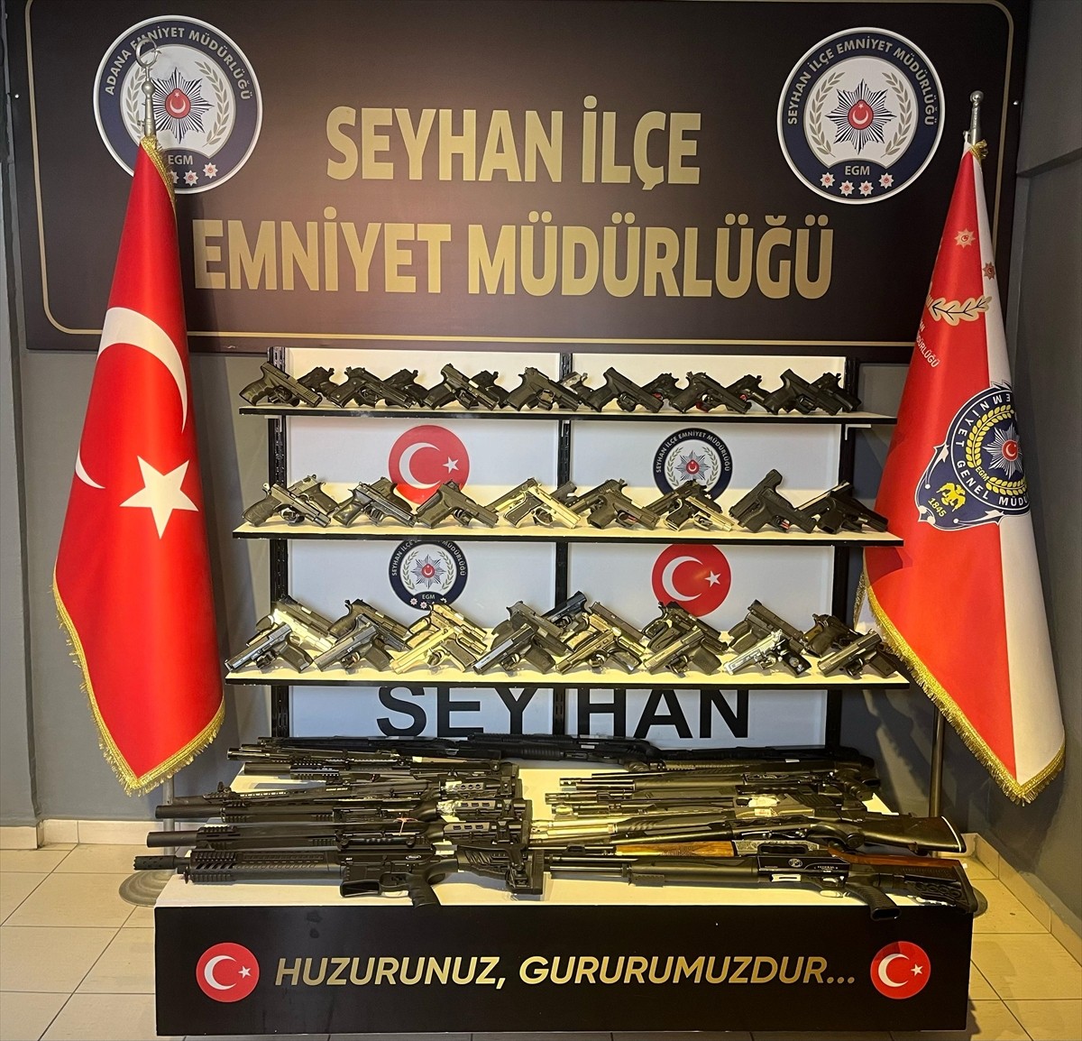 Adana'nın merkez Seyhan ilçesinde, polis ekiplerince düzenlenen operasyon ve denetimlerde 56 silah...