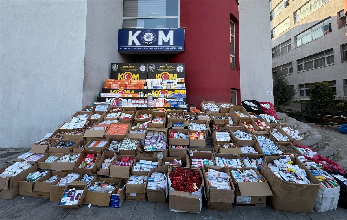 Adana'nın merkez Seyhan ilçesindeki ruhsatsız bir depoda 145 bin 520 kutu ilaç ele geçirildi, baba...