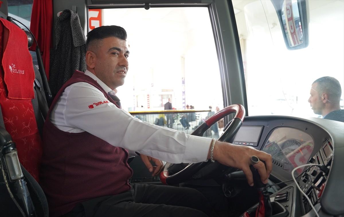 Adıyaman'da bir otobüs firması, seyahat sırasında yolculara kek, bisküvi ve meyve suyu yerine...