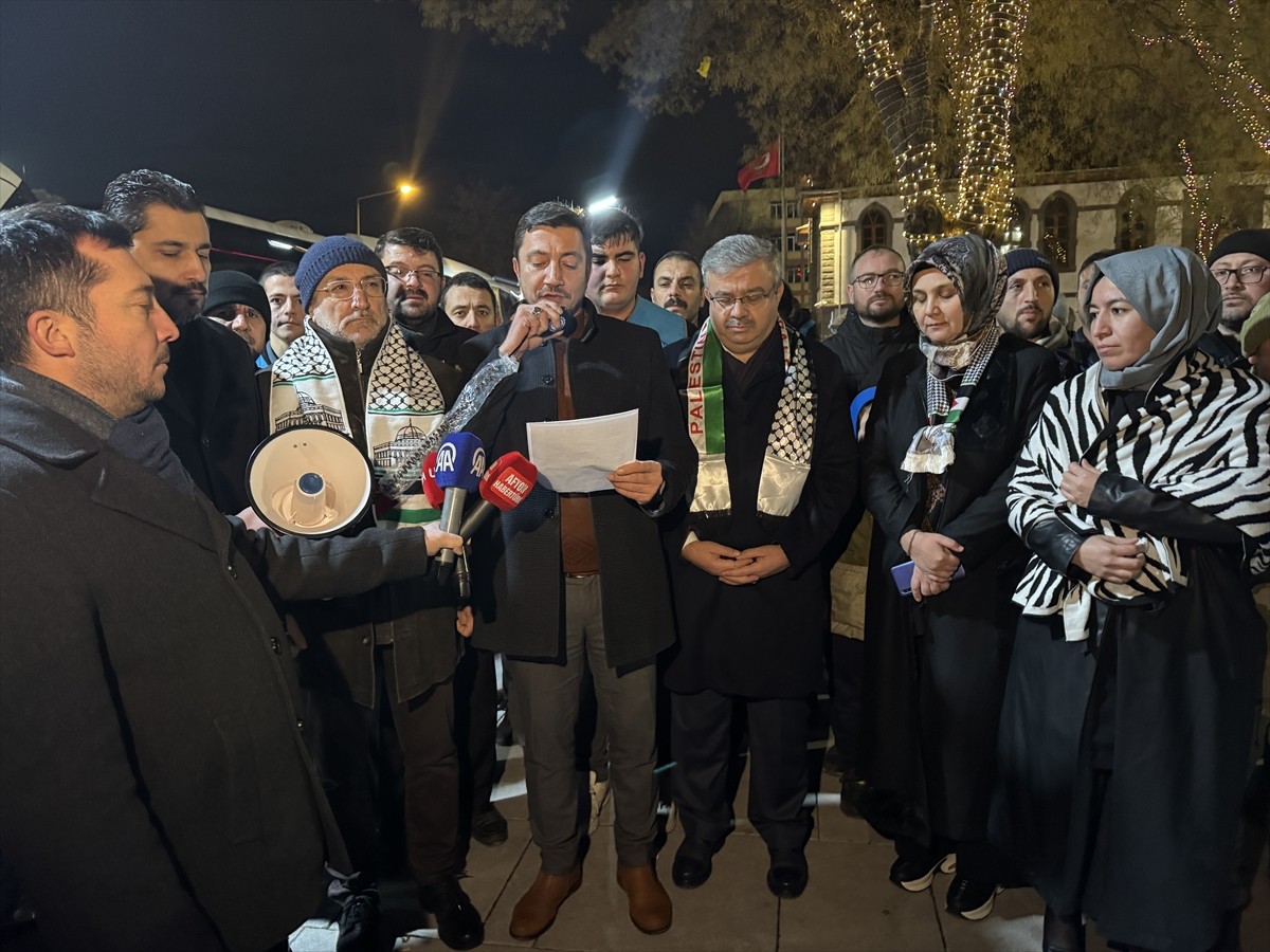 Afyonkarahisar'da Milli İrade Platformu çatısı altında bir araya gelen sivil toplum...