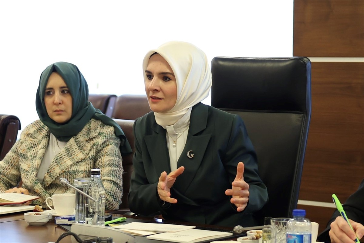 Aile ve Sosyal Hizmetler Bakanı Mahinur Özdemir Göktaş (sağda), Bakanlıkta, Avrupa Birlği (AB)...