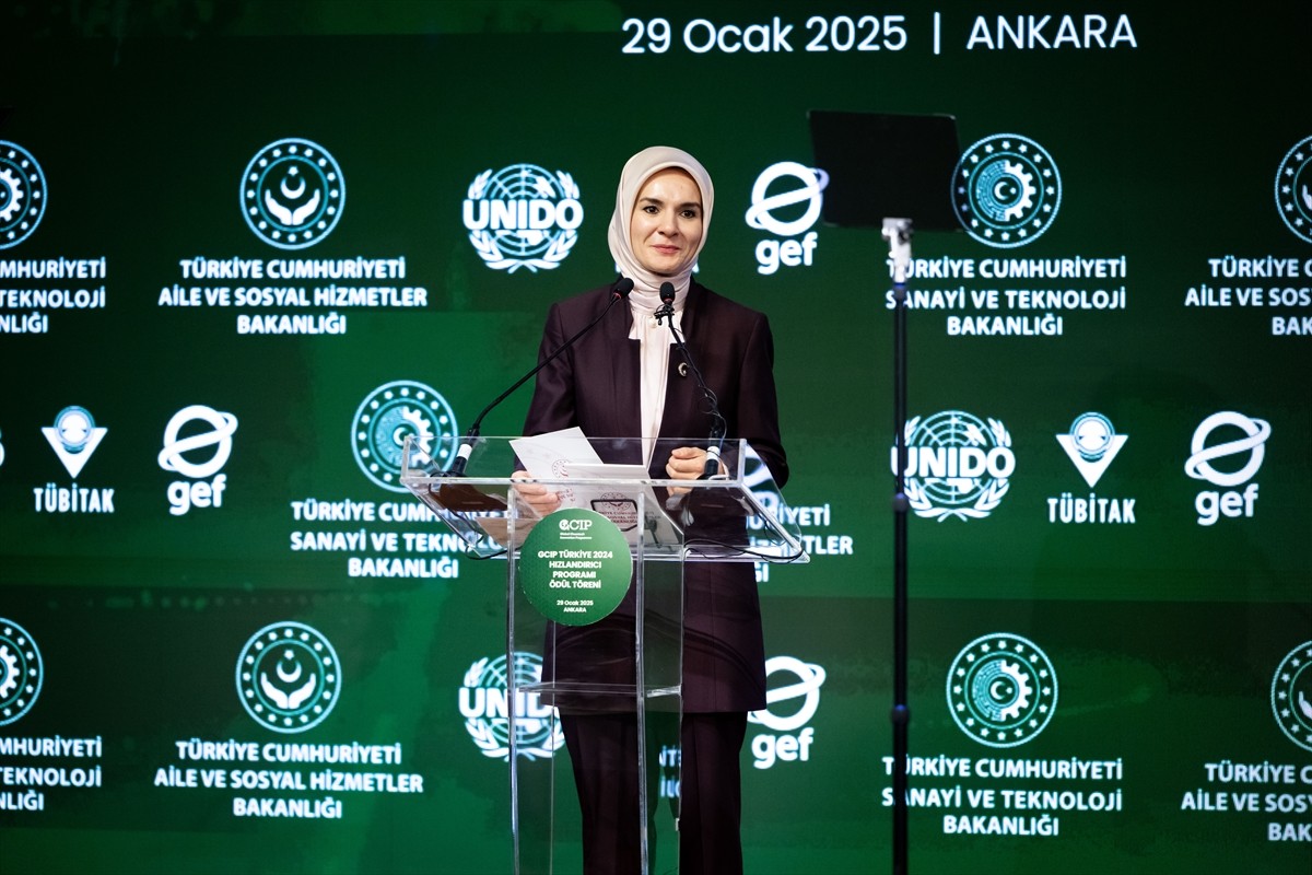 Aile ve Sosyal Hizmetler Bakanı Mahinur Özdemir Göktaş, TÜBİTAK Feza Gürsey Salonu'nda düzenlenen...