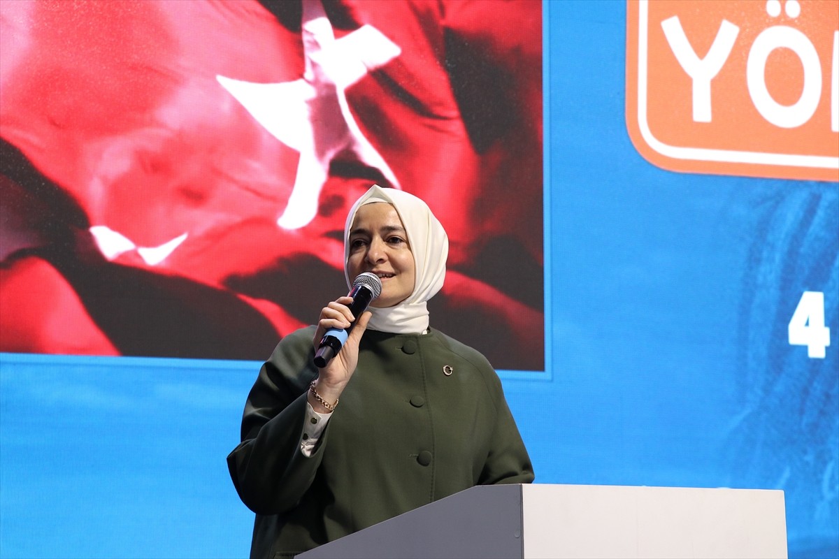 AK Parti Genel Başkan Yardımcısı Fatma Betül Sayan Kaya, partisinin Gaziantep İl Gençlik Kolları...