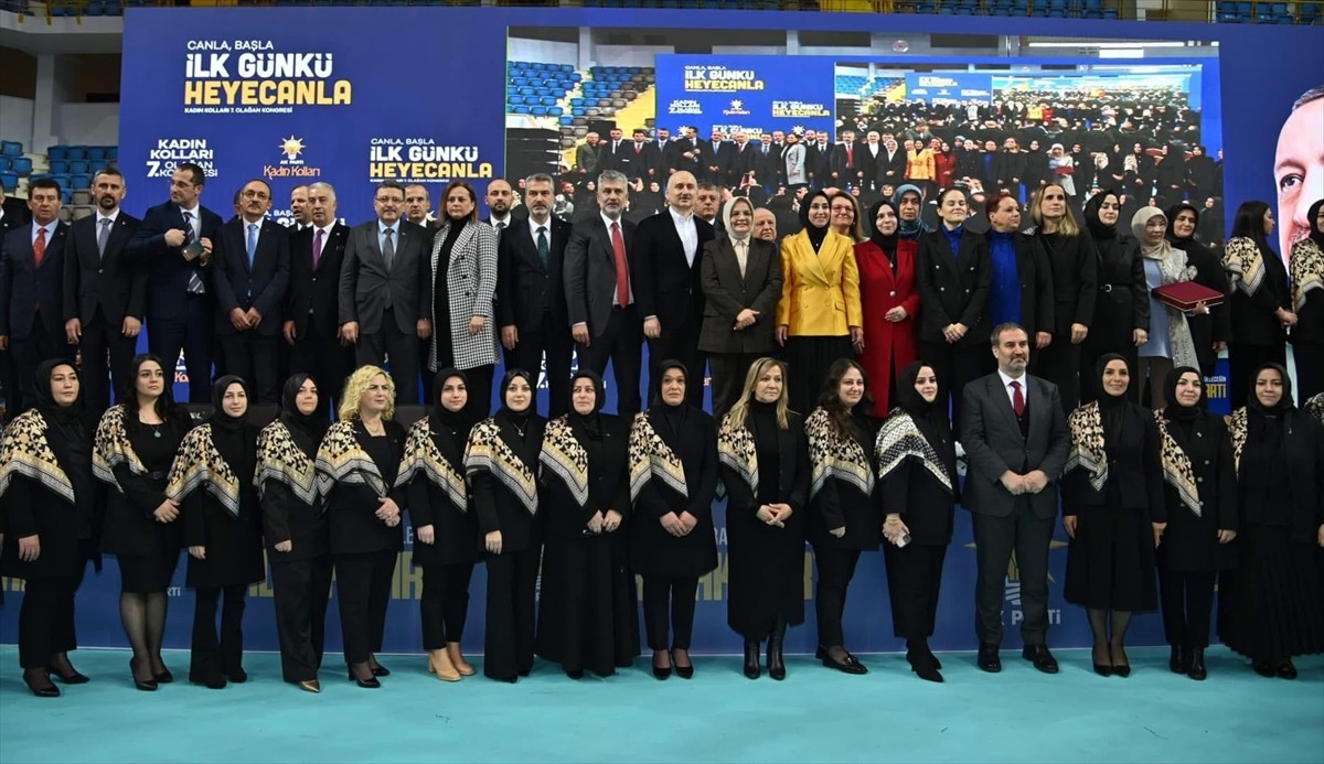 AK Parti Genel Merkez Kadın Kolları Başkanı Ayşe Keşir, Hayri Gür Spor Salonu'nda düzenlenen AK...