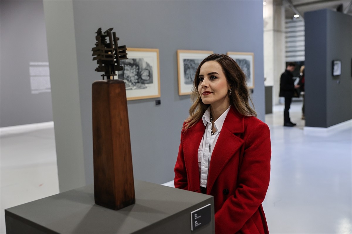 Ali Teoman Germaner'in 1950'lerden bugüne uzanan çalışmalarını bir araya getiren "ALOŞ: Dün...