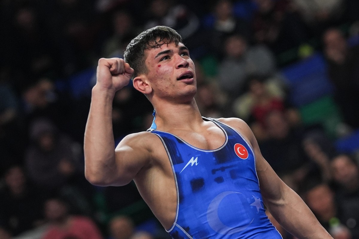 Ankara'da düzenlenen Türkiye Güreş Şampiyonası'nın açılış töreni Taha Akgül Spor Salonu'nda...