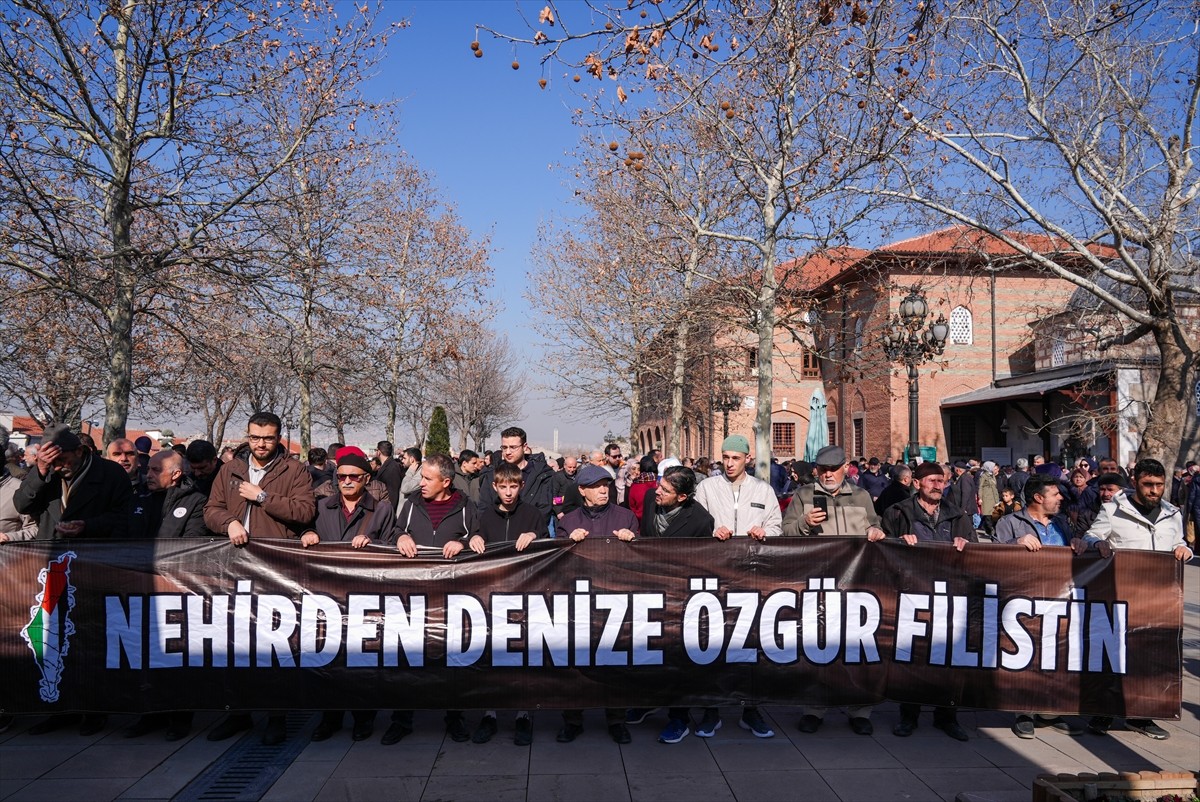 Ankara Filistin Dayanışma Platformu (ANFİDAP) üyeleri, İsrail'in saldırılarında hayatını kaybeden...