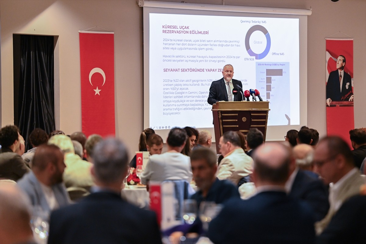 Antalya'nın Aksu ilçesindeki bir otelde, Akdeniz Turistik Otelciler ve İşletmeciler Birliğinin...