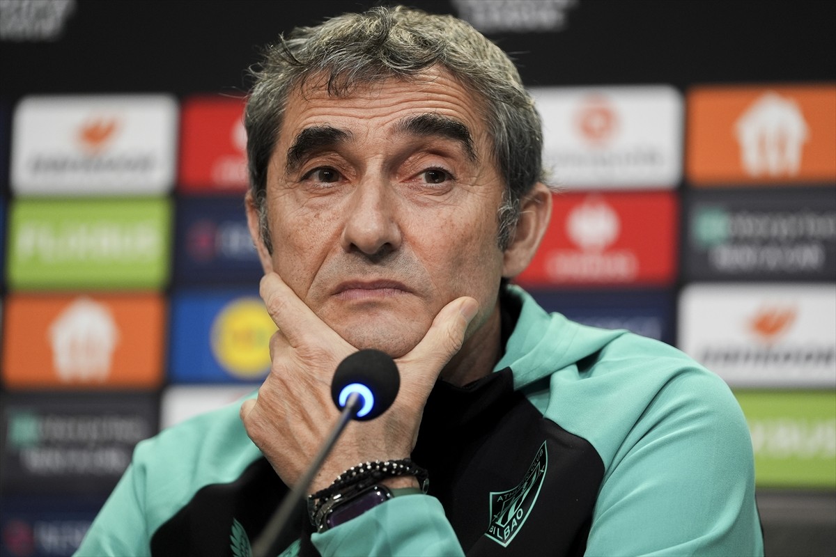 Athletic Bilbao Teknik Direktörü Ernesto Valverde (ortada) UEFA Avrupa Ligi'nin 7. haftasında...